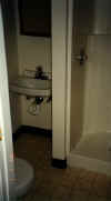 2nd_floor_bathroom_3.jpg (12714 bytes)